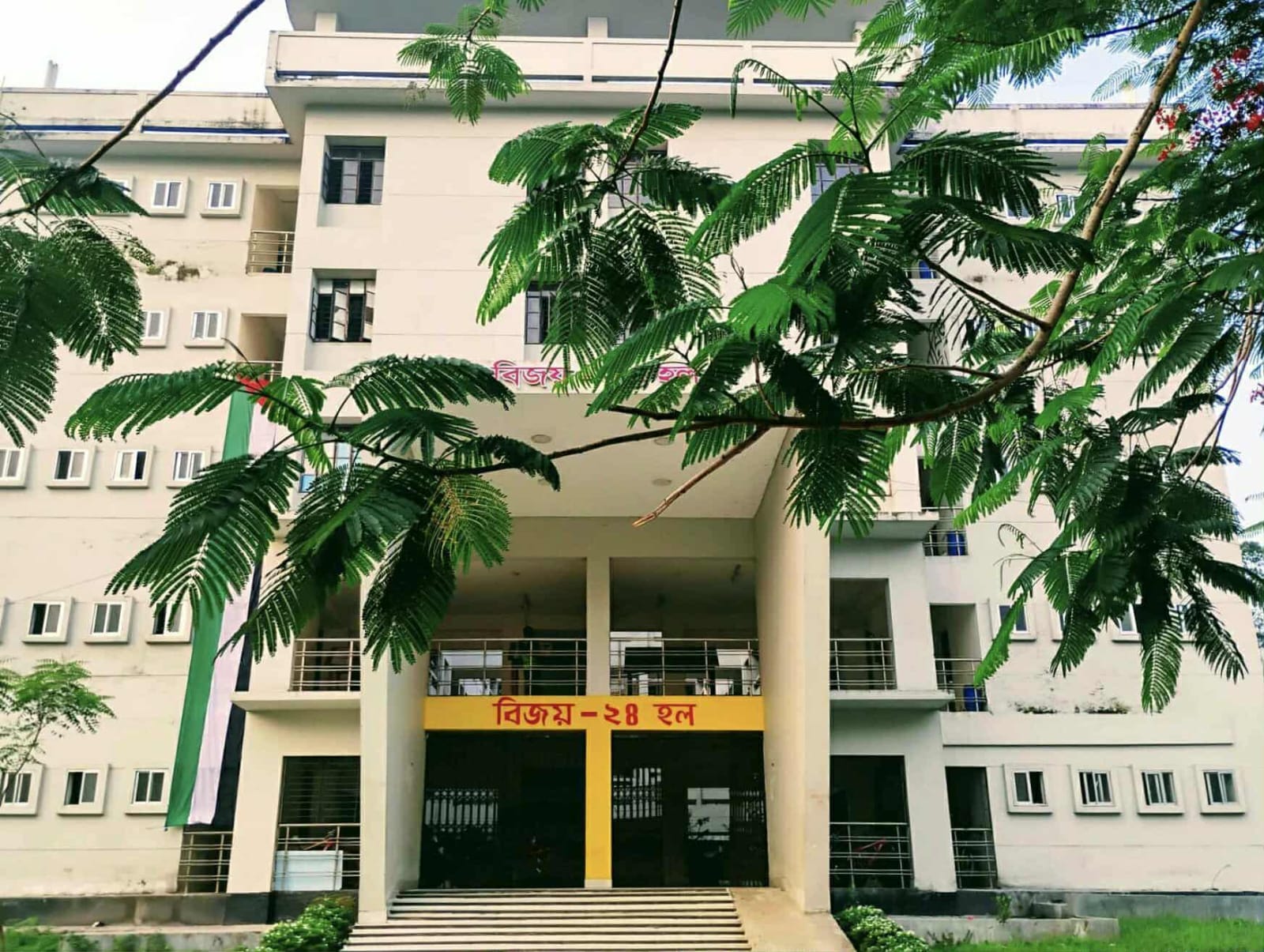 কুমিল্লা বিশ্ববিদ্যালয়ের হলে চুরির ঘটনা: দুই লাখ টাকার মালামাল উধাও